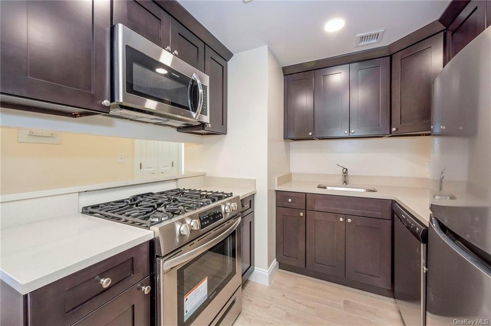 77 Lime Kiln Rd unit 3D, Tuckahoe, NY 10707 - photo 1