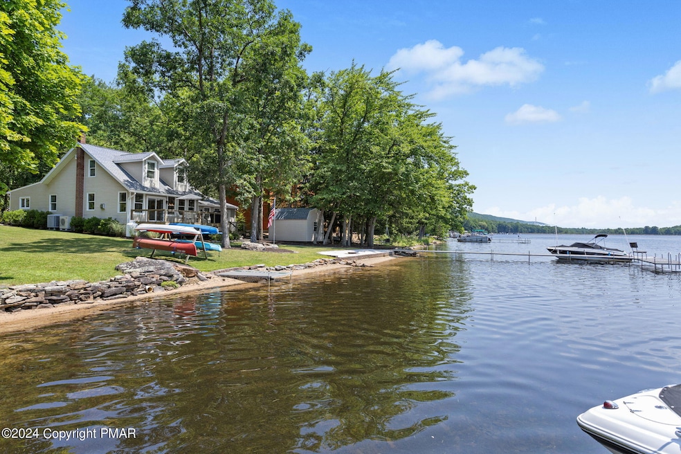 4 bedroom cape on the lake!