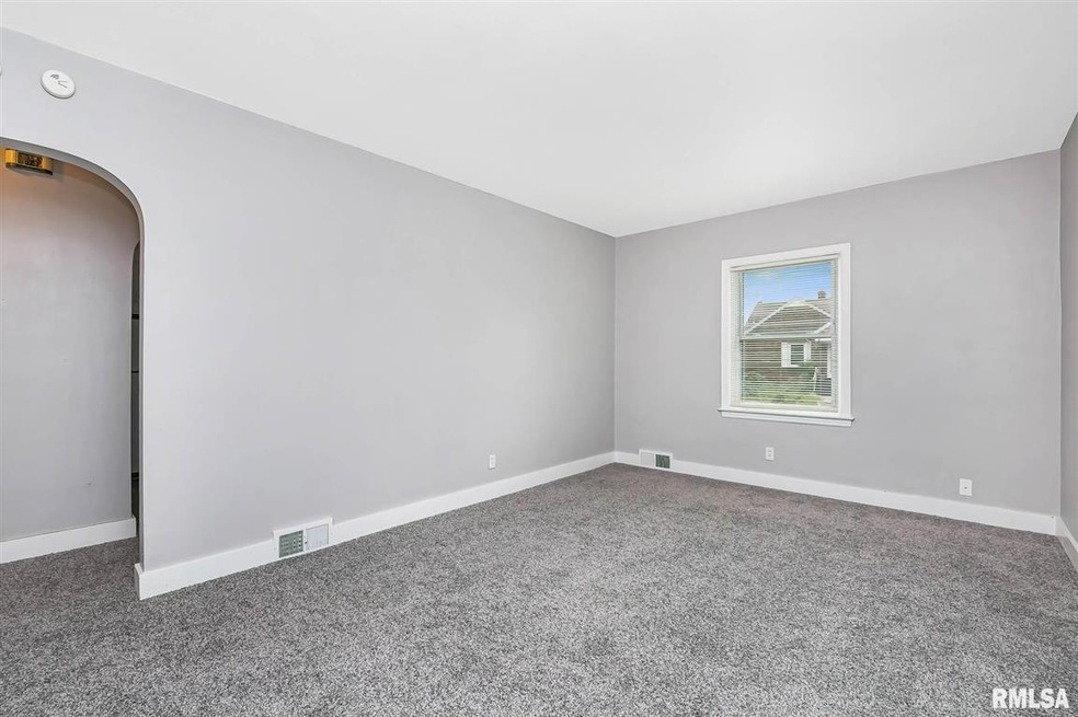 2052 Hickory Grove Rd, Davenport, IA 52804 - photo 1