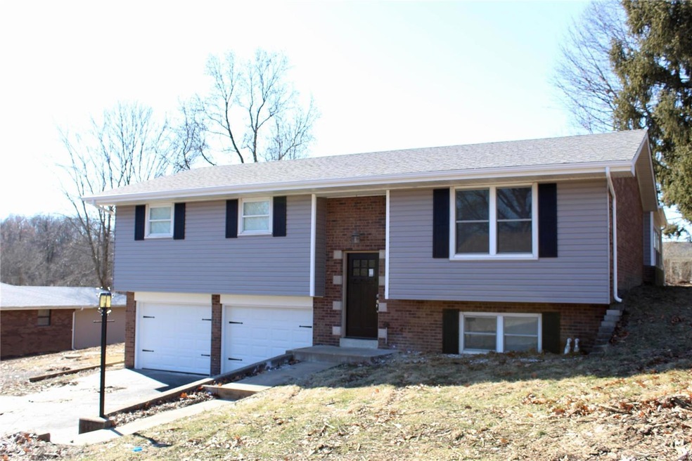 1003 Lincoln Dr, Maryville, IL 62062 - photo 1