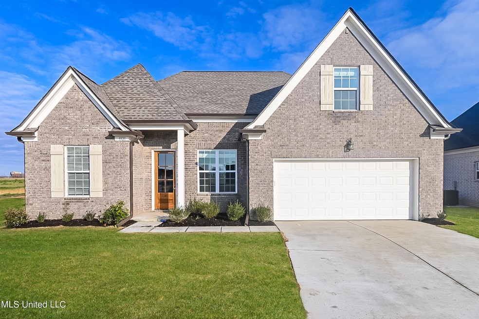 240 Crimsonwood Dr, Byhalia, MS 38611 - photo 1