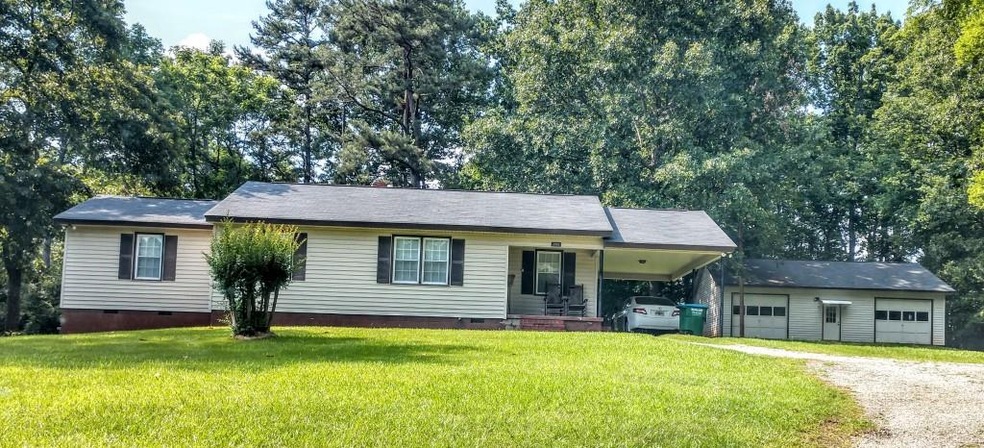 2070 Elmwood Cir, Snellville, GA 30078 - photo 1