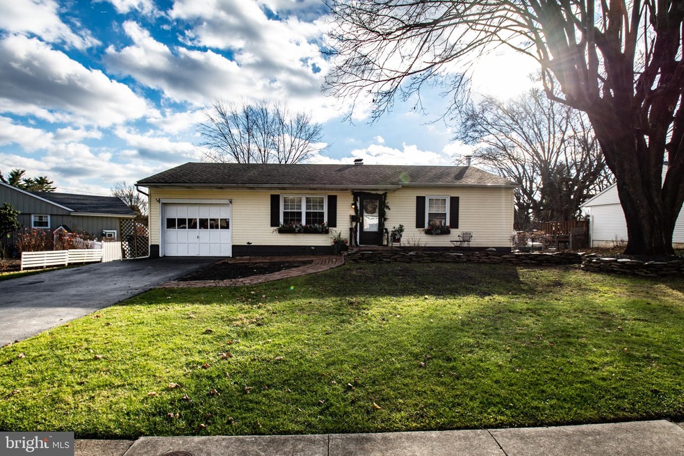 424 Chesterfield Dr, Downingtown, PA 19335 - photo 1