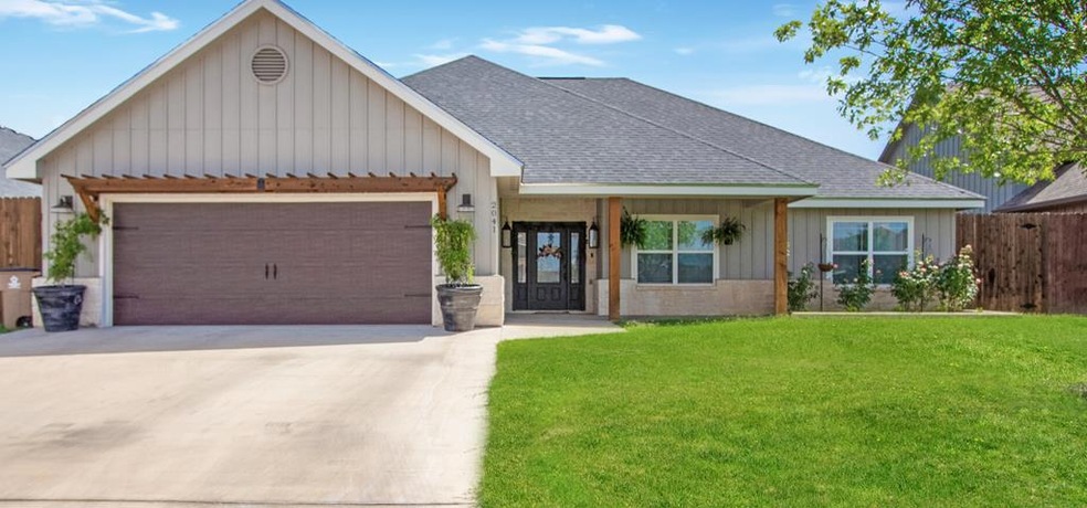 2041 Silver Creek Ct, San Angelo, TX 76904 - photo 1