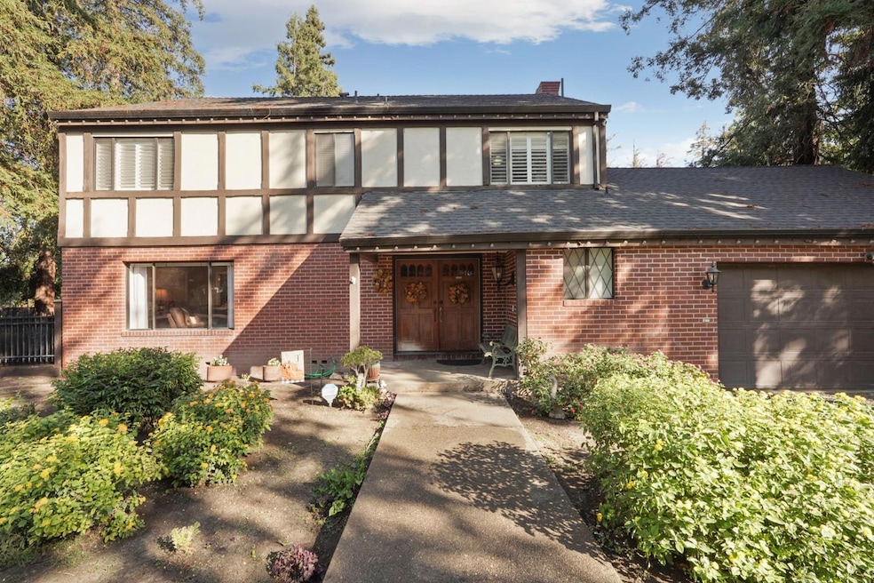 For Sale $810,000 • Co-Listing Agent