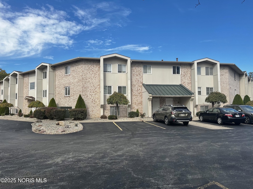 6640 Salisbury Rd, Maumee, OH 43537 - photo 1