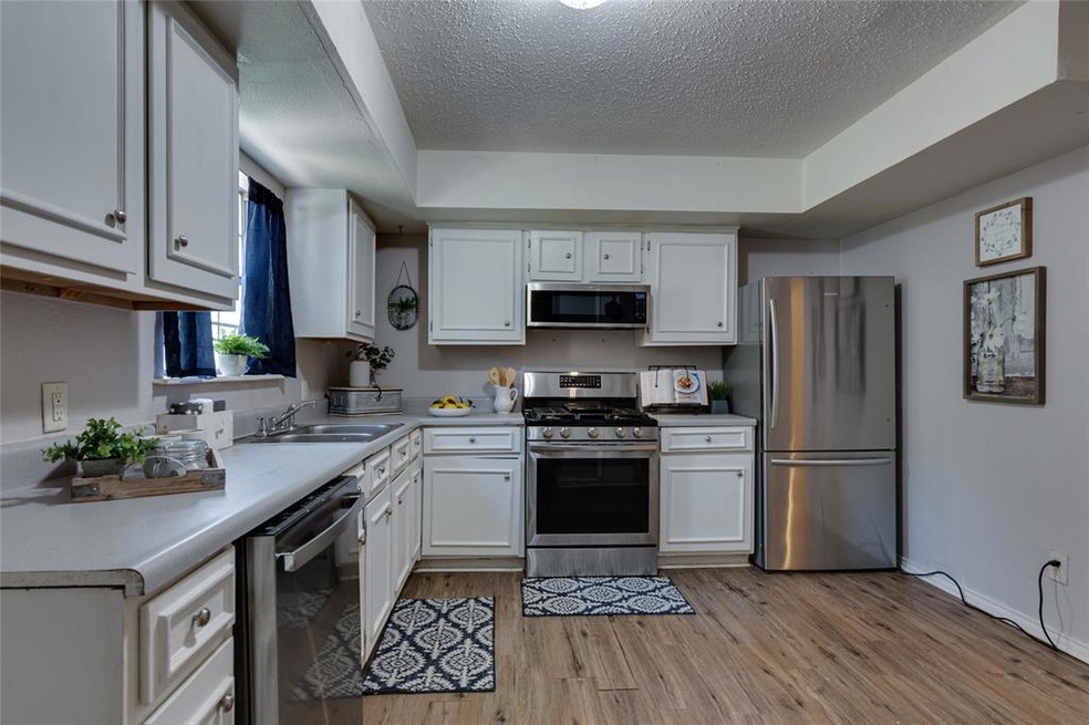 332 Norwood Dr, Hurst, TX 76053 - photo 1