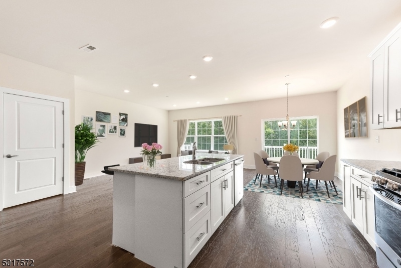 903 Churchill Cir unit 903, Branchburg, NJ 08876 - photo 1