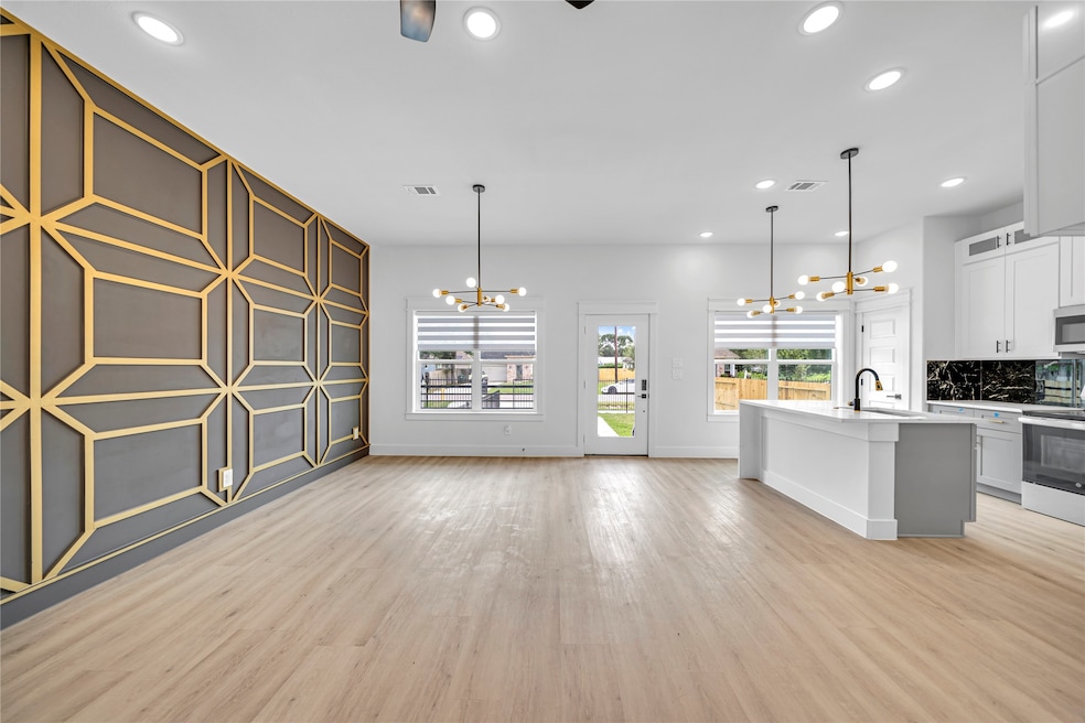 These photos are representative finishes that may vary.