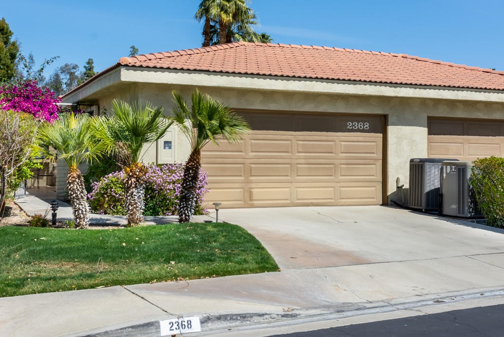 2368oakcrestdrive-lr-1 (2)