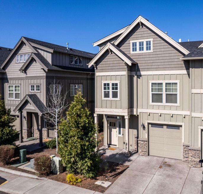 1059 SE Leonel Ln, Bend, OR 97702 - photo 1