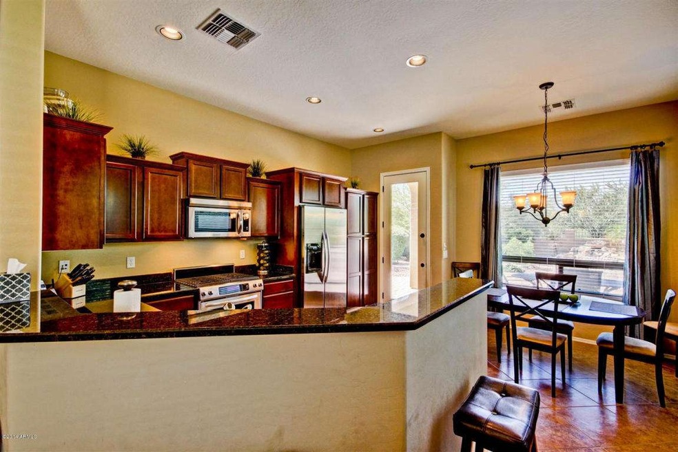 Great eat in kitchen! Granite