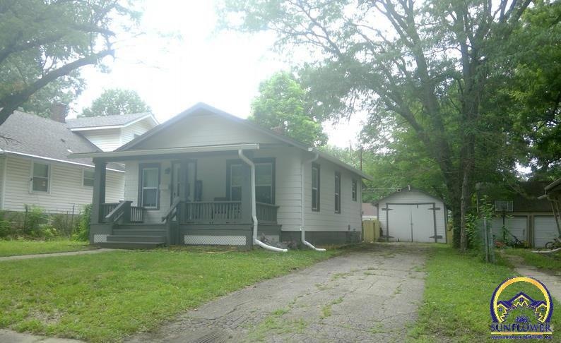 1225 SW Medford Ave, Topeka, KS 66604 - photo 1