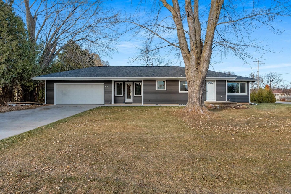 4710 W Capitol Dr, Appleton, WI 54913 - photo 1