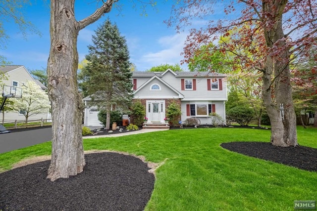 16 Leoson Pkwy, Old Tappan, NJ 07675 - photo 1