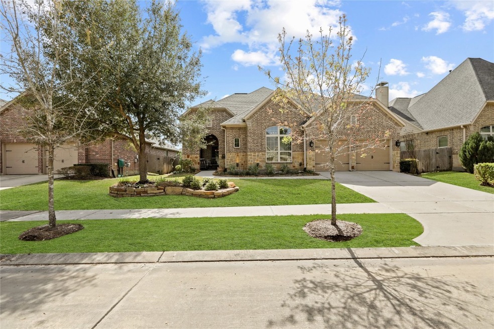 Welcome to 8114 Spreadwing in the beautiful Harper's Preserve!