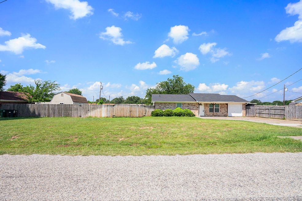 826 Meadowlark Cir, Granbury, TX 76049 - photo 1