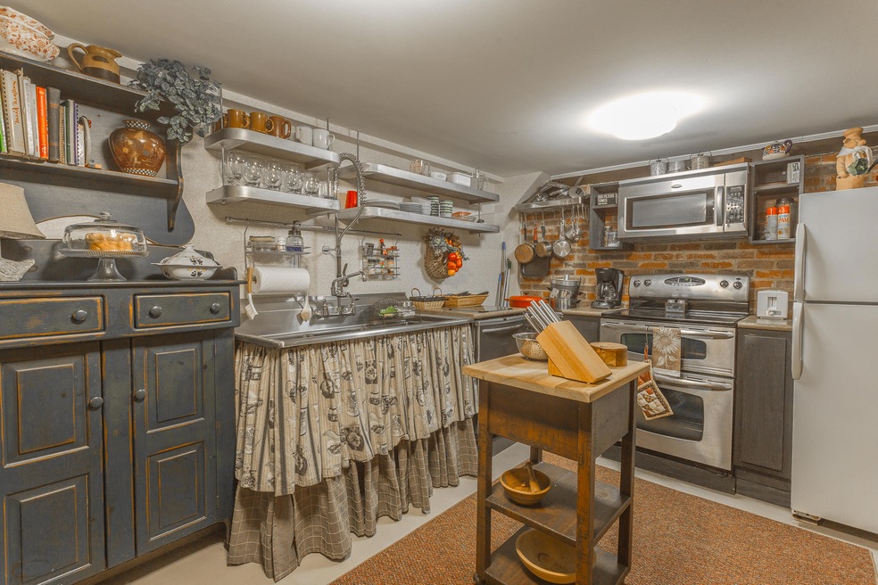 105 Clebourne Ave-44