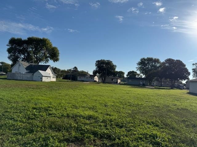 1002 S Lincoln Ave, Hastings, NE 68901 - photo 1