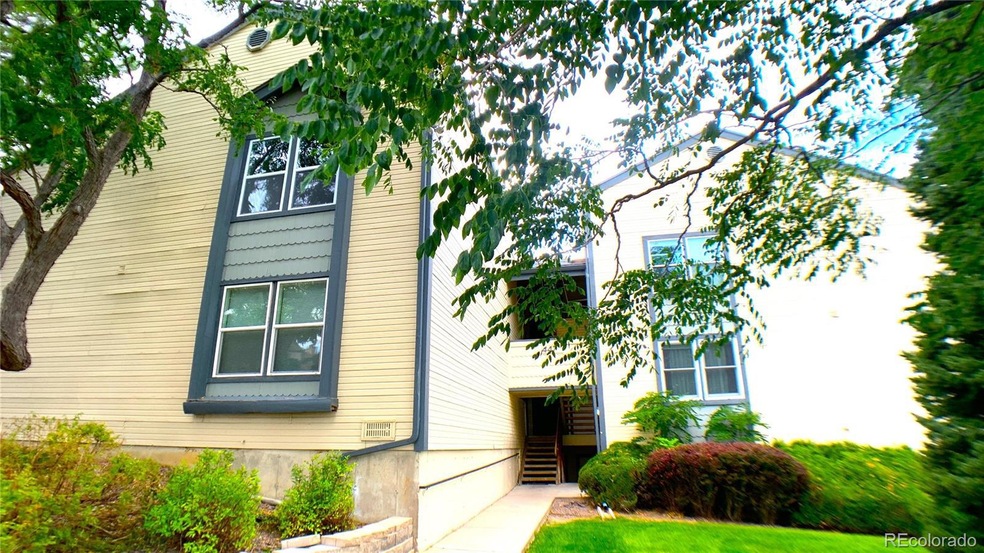 457 S Memphis Way unit 5, Aurora, CO 80017 - photo 1