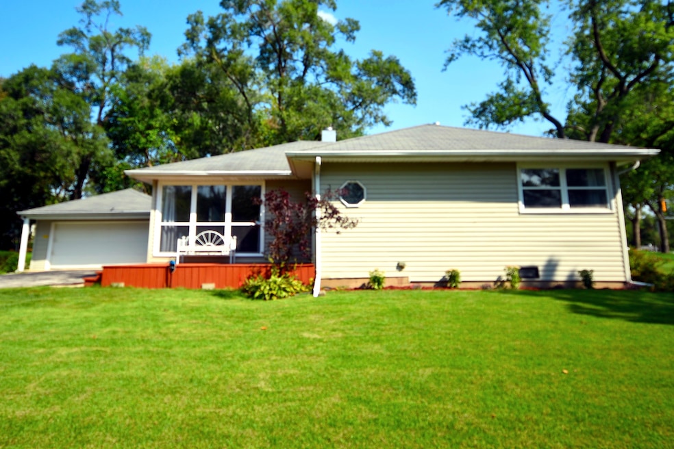 3600 Holly Ln, Rolling Meadows, IL 60008 - photo 1