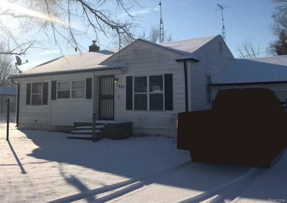 1621 Shamrock-exterior edited.jpg