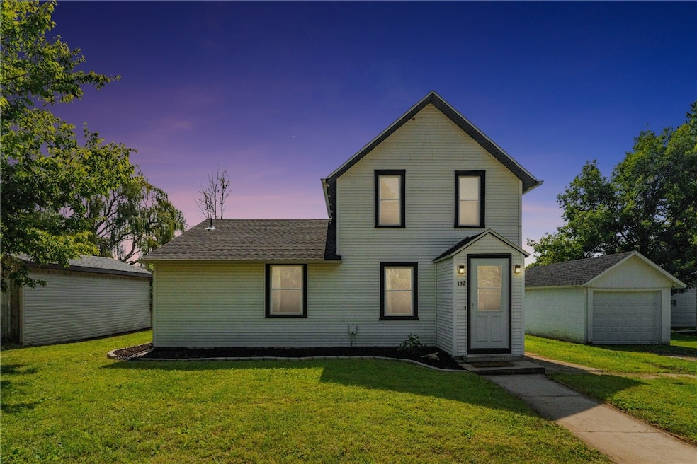 132 Green St, Center Point, IA 52213 - photo 1