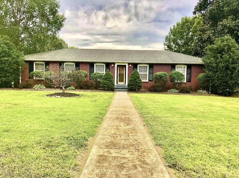 205 Woodmont Dr, Shelbyville, TN 37160 - photo 1