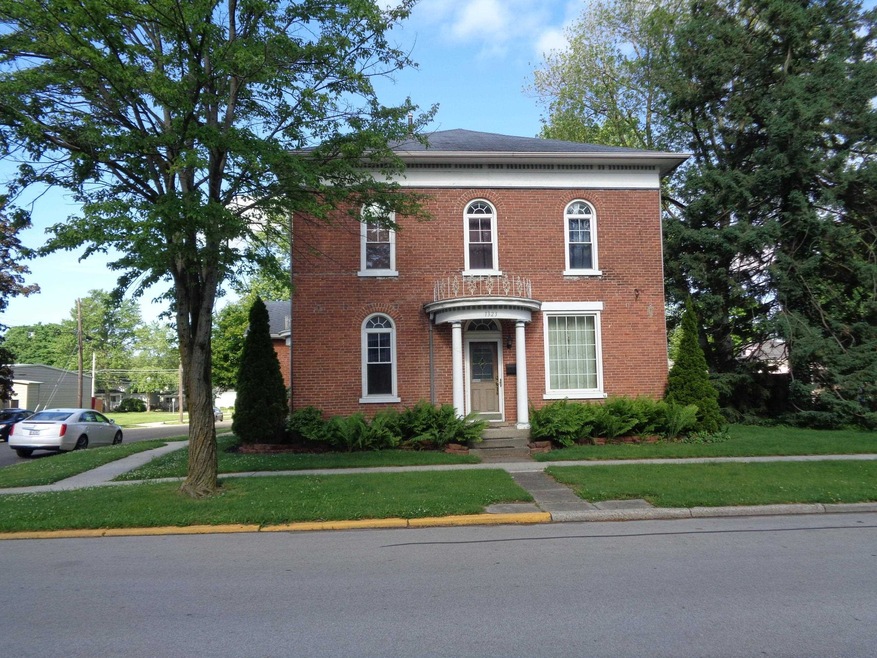 1323 S Jackson St, Auburn, IN 46706 - photo 1