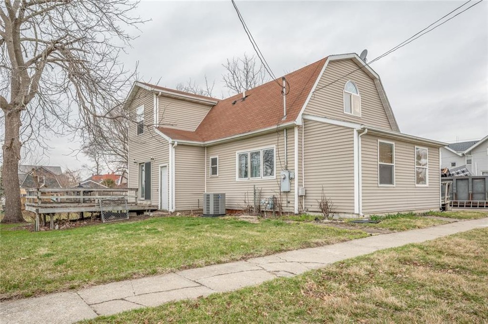 311 E 3rd St S, Newton, IA 50208 - photo 1