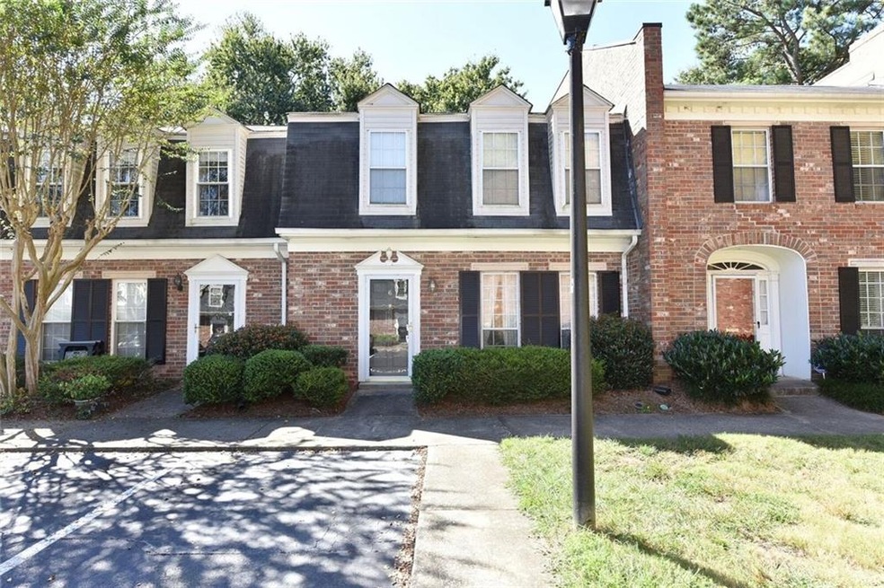 Adorable Old-English style townhome in Westover Pl
