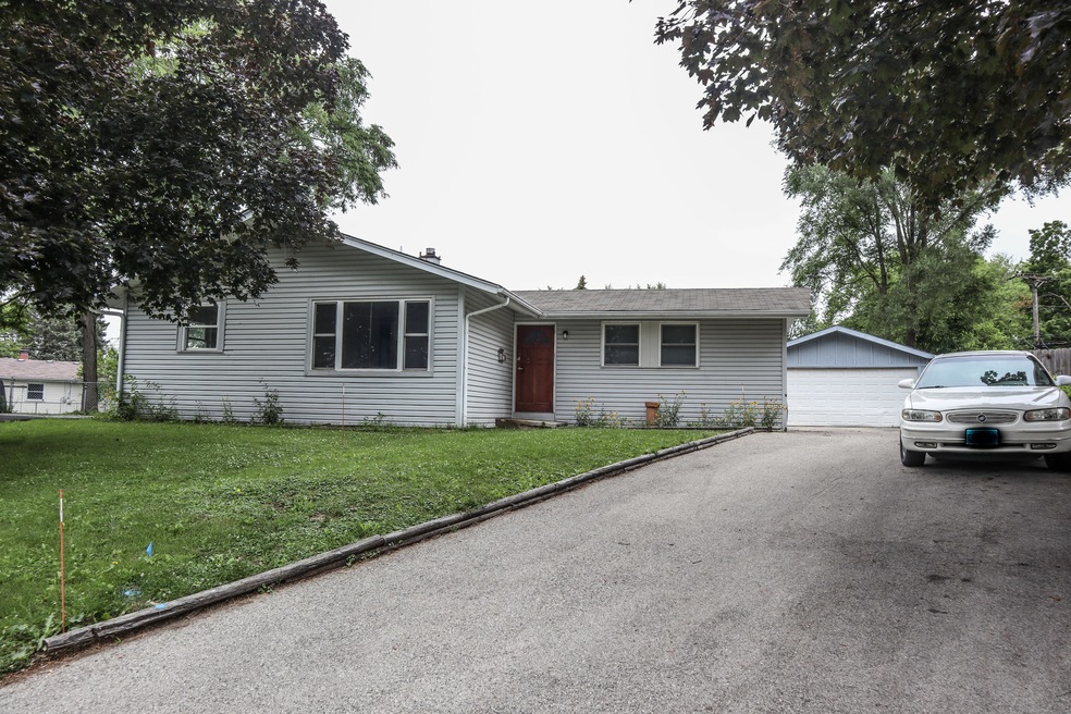 128 Toro Cir, Carpentersville, IL 60110 - photo 1