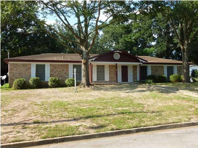 3/2 house with great location in cul-de-sac.  A sh