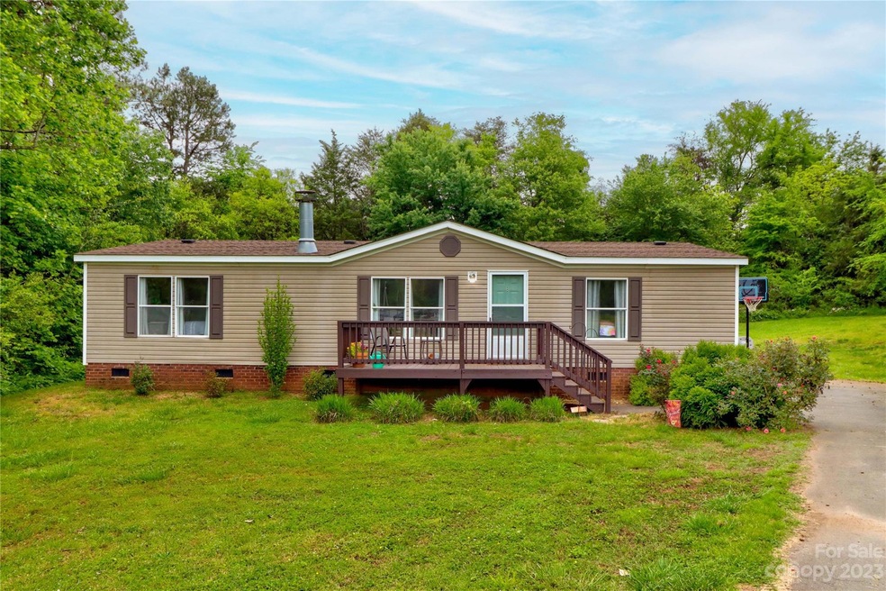 142 Sweetwater Dr, Statesville, NC 28625 - photo 1