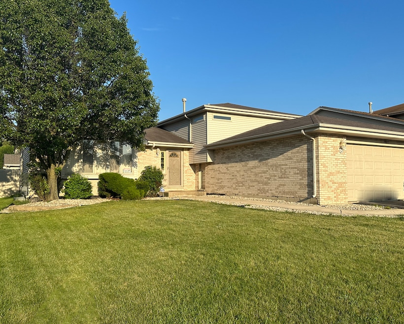 18043 Poplar Ln, Country Club Hills, IL 60478 - photo 1