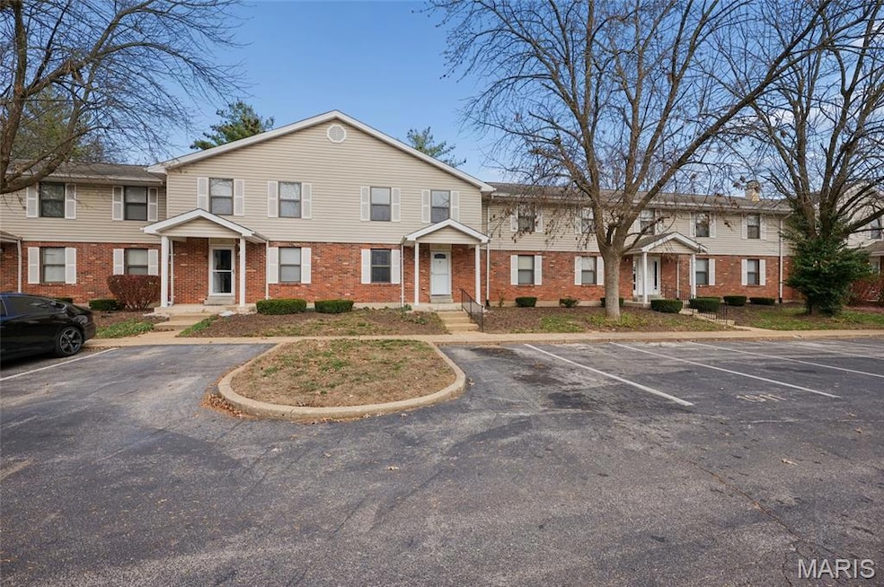 1911 Suns Up Ct unit 4, Florissant, MO 63031 - photo 1