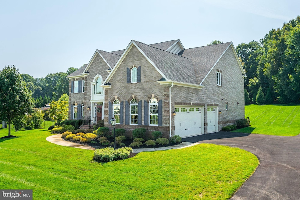 1682 Hunting Crest Way, Vienna, VA 22182 - photo 1