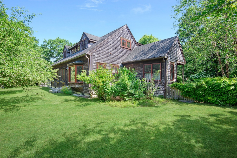 10 Crow Hollow Rd, Vineyard Haven, MA 02568 - photo 1