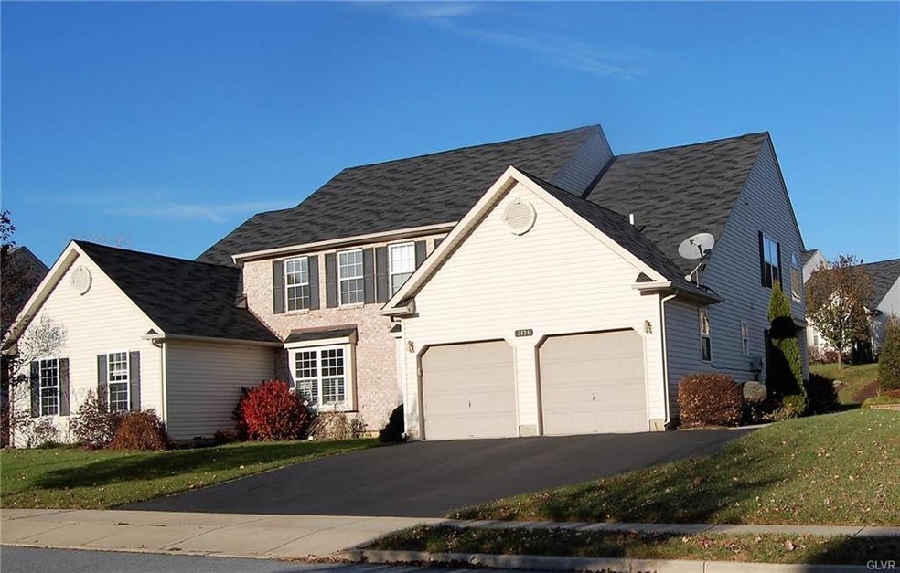 2034 Rolling Meadow Dr, Macungie, PA 18062 - photo 1