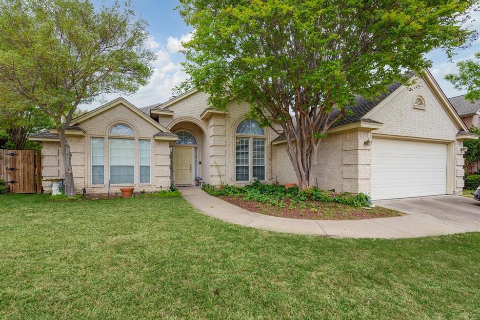 708 Bent Tree Ct, Hurst, TX 76054 - photo 1