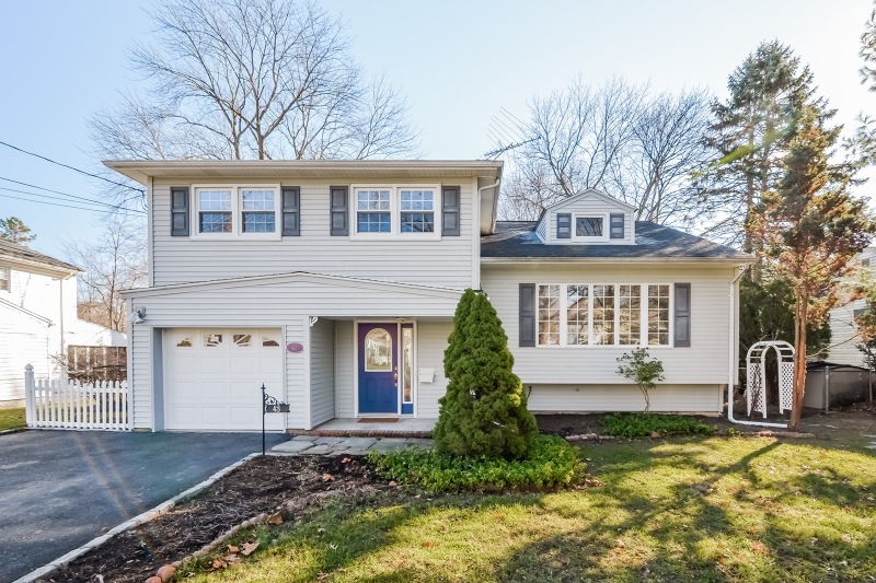 43 Radcliff Dr, New Providence, NJ 07974 - photo 1