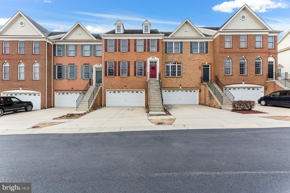 42917 Olander Square, Chantilly, VA 20152 - photo 1
