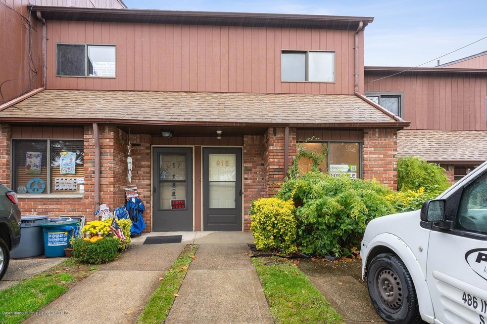 915 W Fingerboard Rd, Staten Island, NY 10304 - photo 1