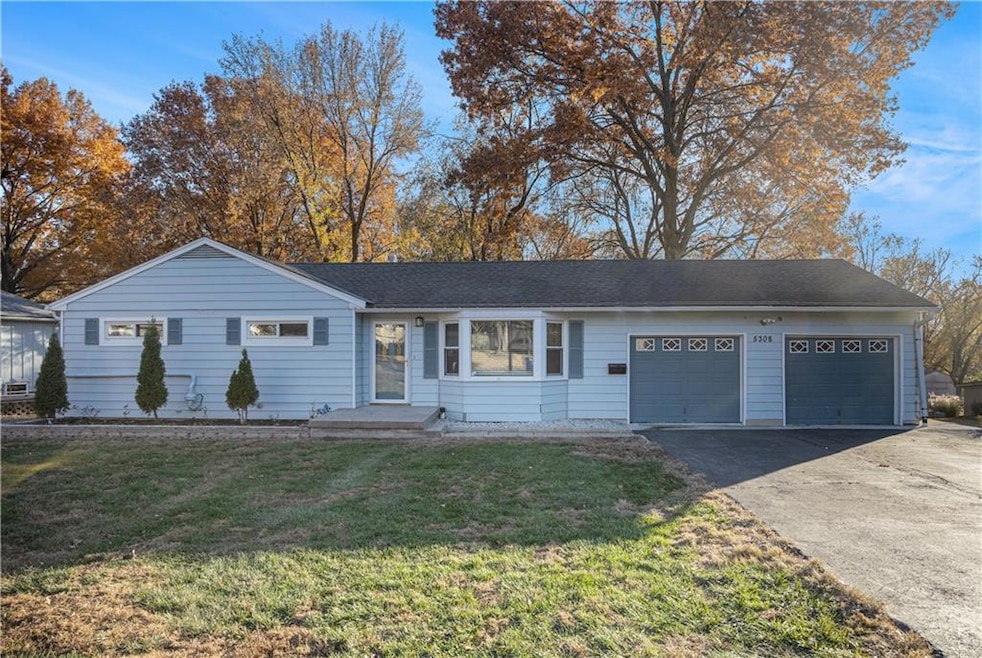 5308 Mcanany Dr, Shawnee, KS 66203 - photo 1