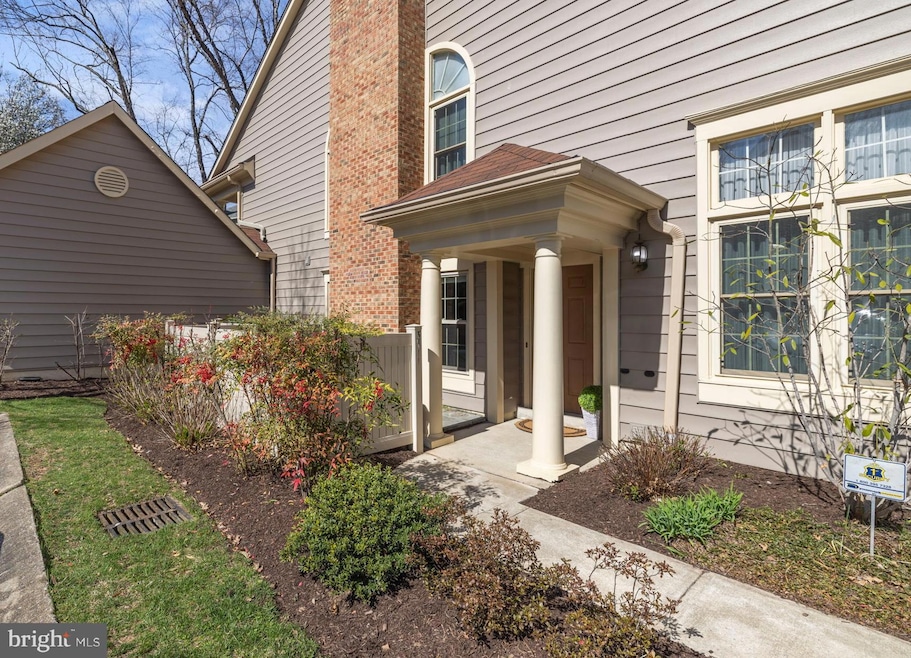 5711 Mayfair Manor Dr, Rockville, MD 20852 - photo 1