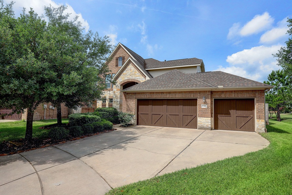 This well-maintained Home is located on a cul-de-sac and greenbelt.