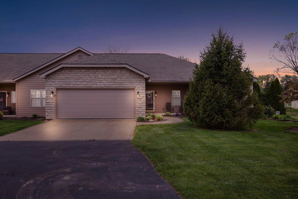 5 Claire Ct unit 5, Circleville, OH 43113 - photo 1