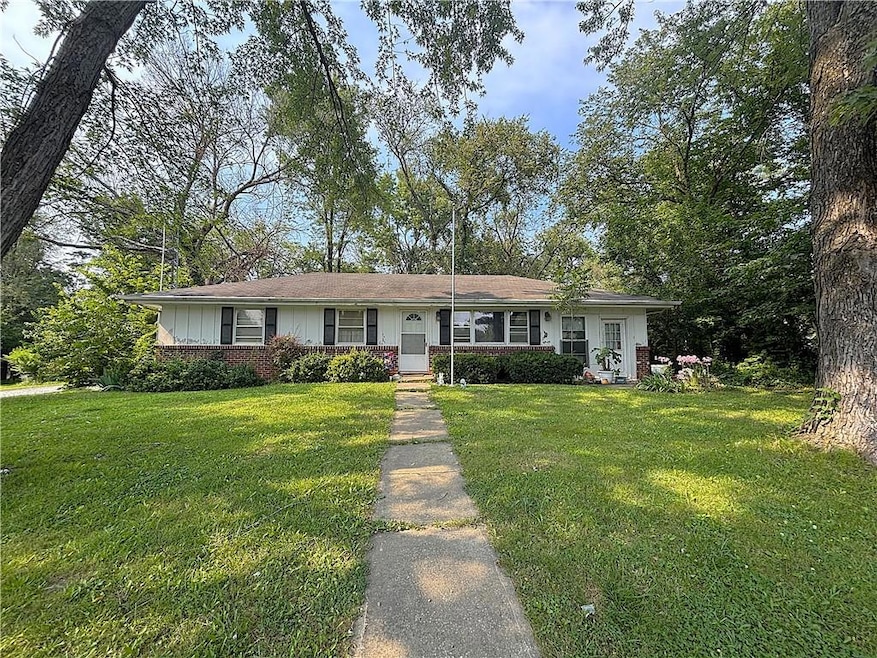 407 E 3rd St, Creighton, MO 64739 - photo 1