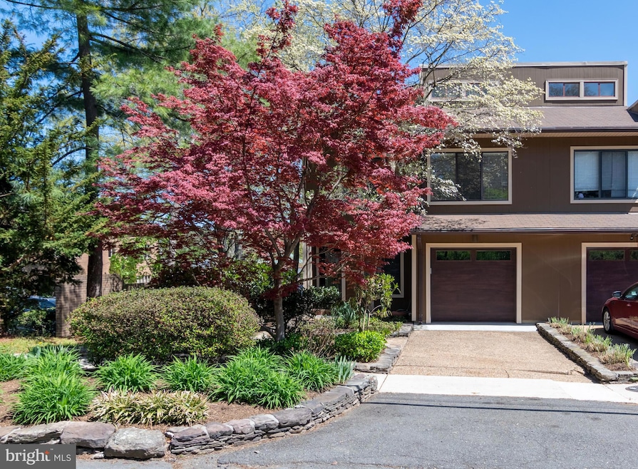 Sold $900,000 • Co-Listing Agent