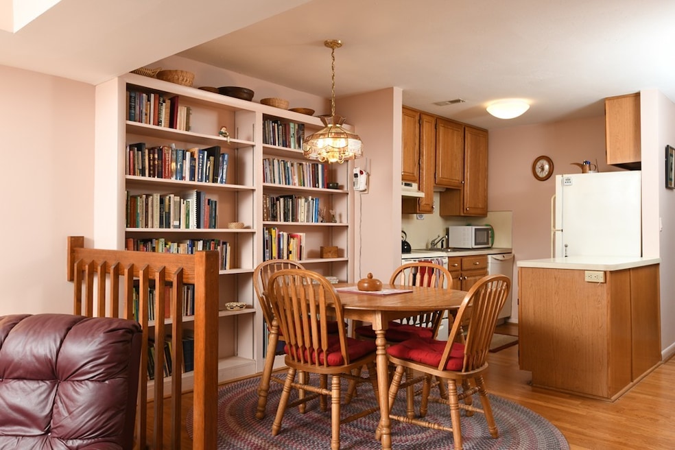 204 Tall Oaks Dr unit M, South Weymouth, MA 02190 - photo 1